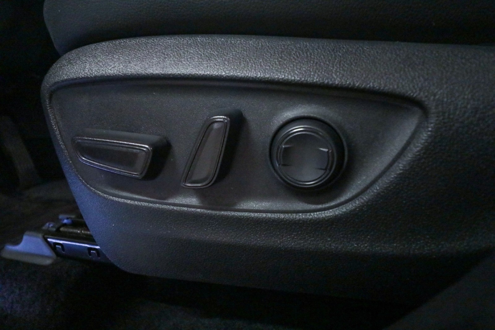 Used Car 2022 Toyota Highlander  Xle For Sale Under $35,000 In Austin, Texas