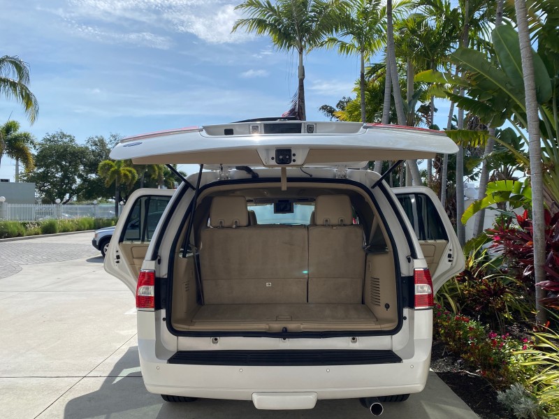 2010 Lincoln Navigator 4WD SUNROOF LOW MILES 31,209 in , 