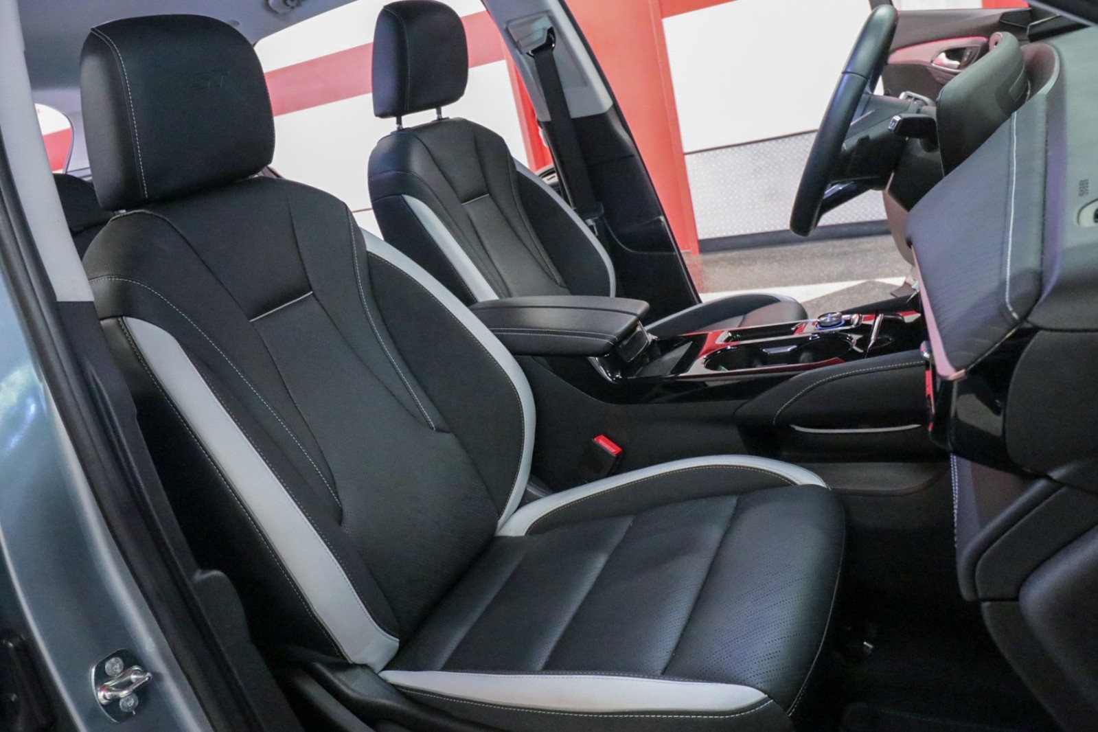 Used Car 2025 Buick Envision  Sport Touring For Sale Under $35,000 In Austin, Texas