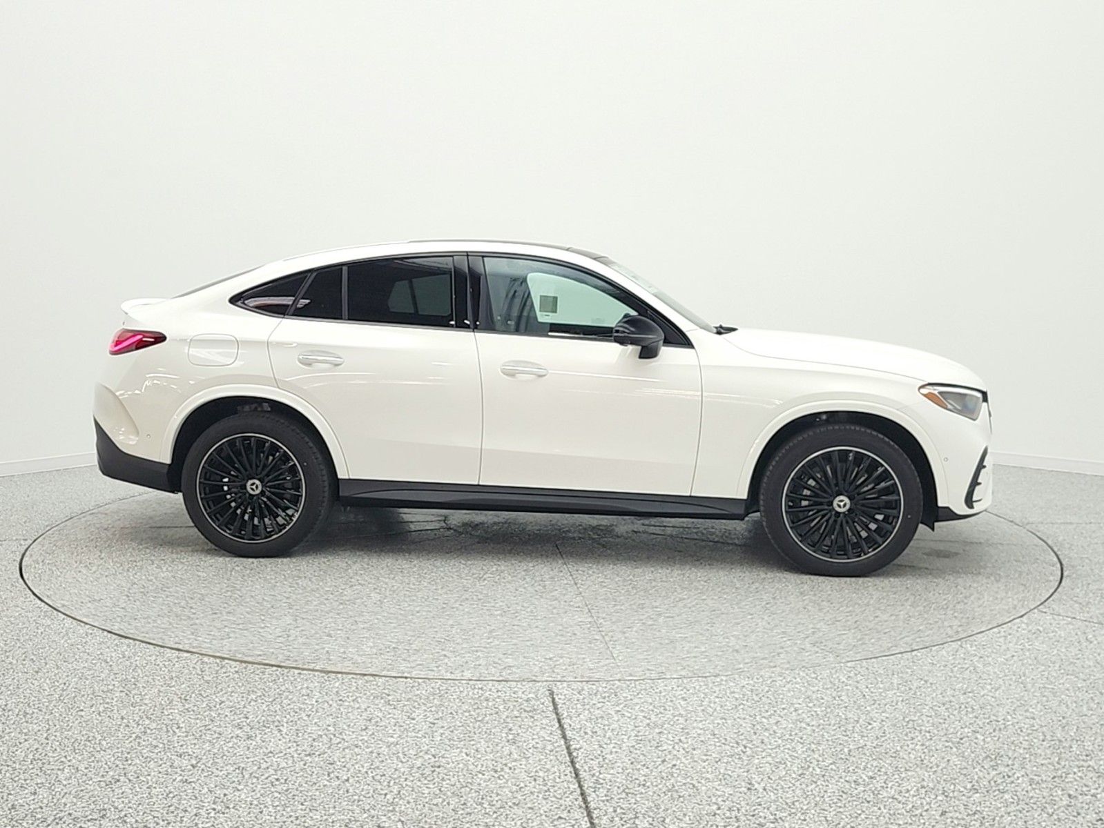 New 2026 Polar White Mercedes-Benz GLC 300 image 4