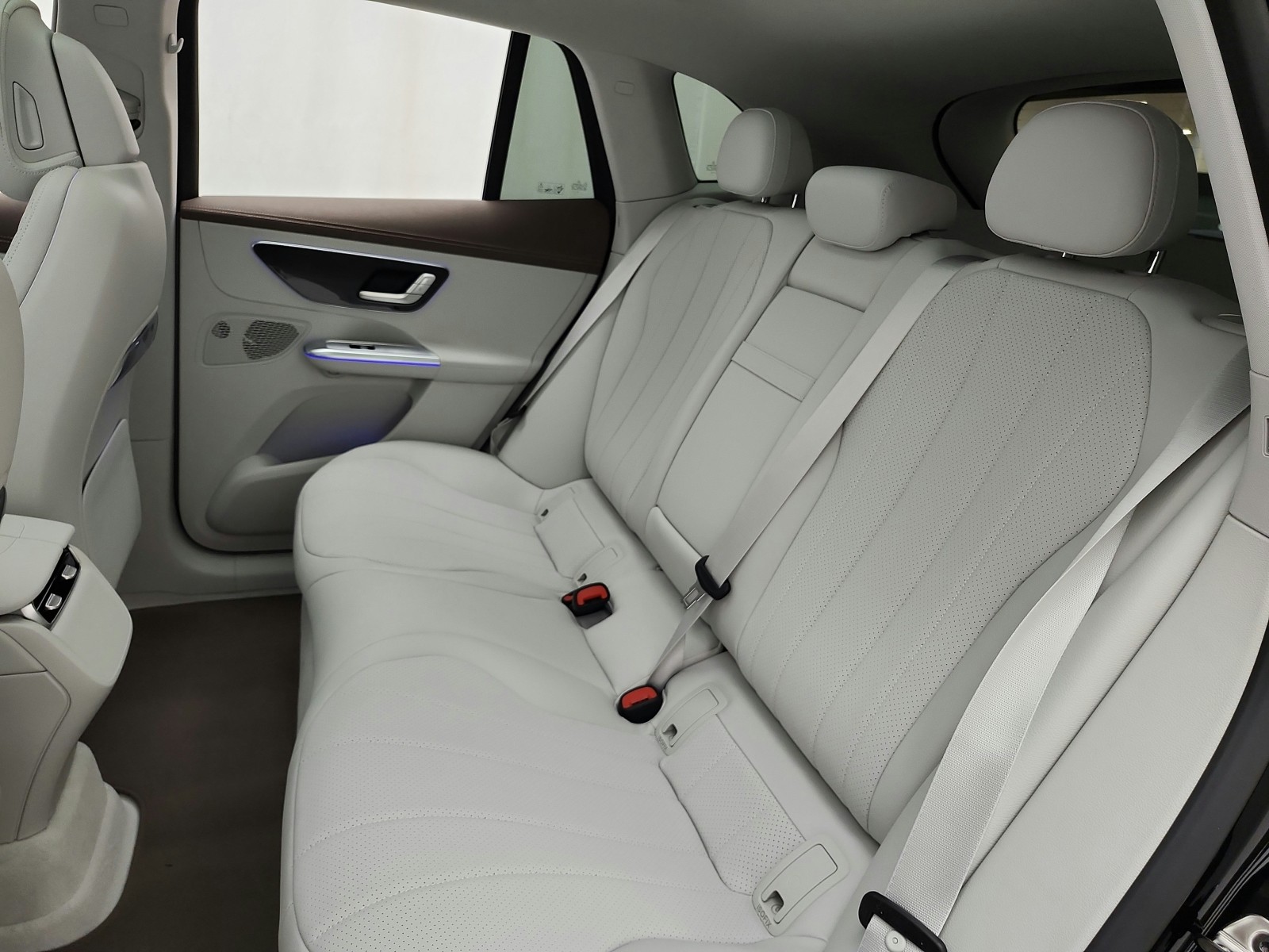 New 2027 Black Mercedes-Benz EQE 320 4MATIC® SUV image 11