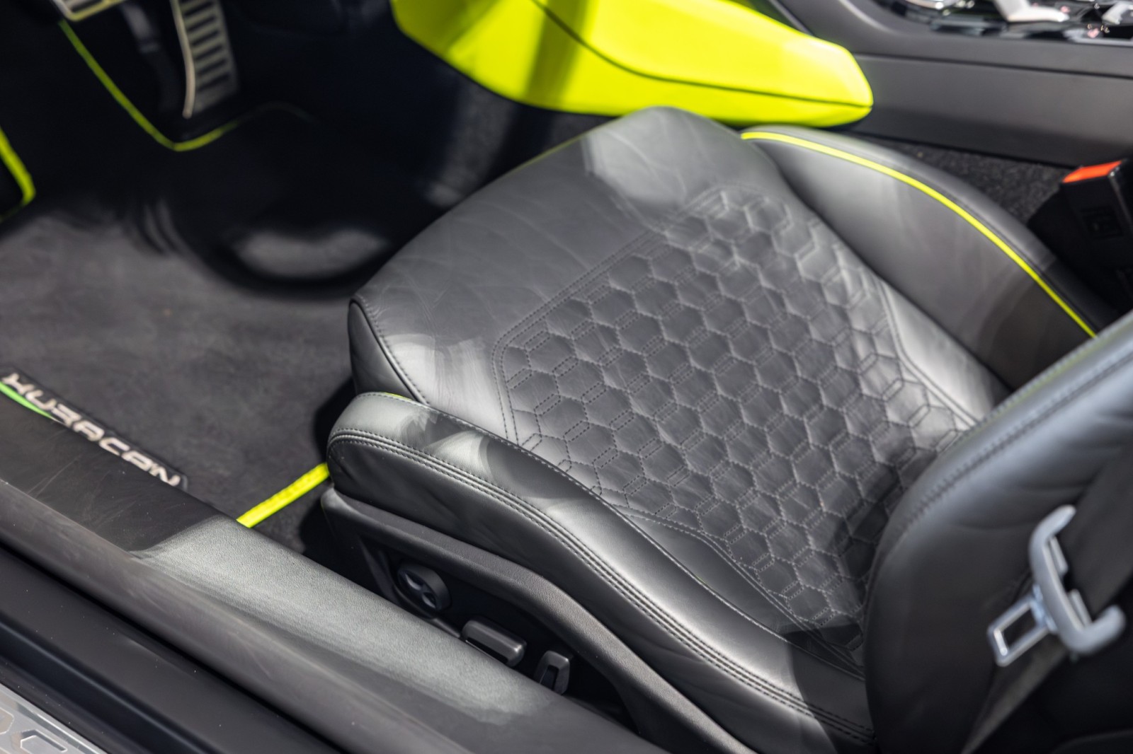 Used Car 2022 Lamborghini Huracan Evo  For Sale Under $330,000 In Boerne, Texas