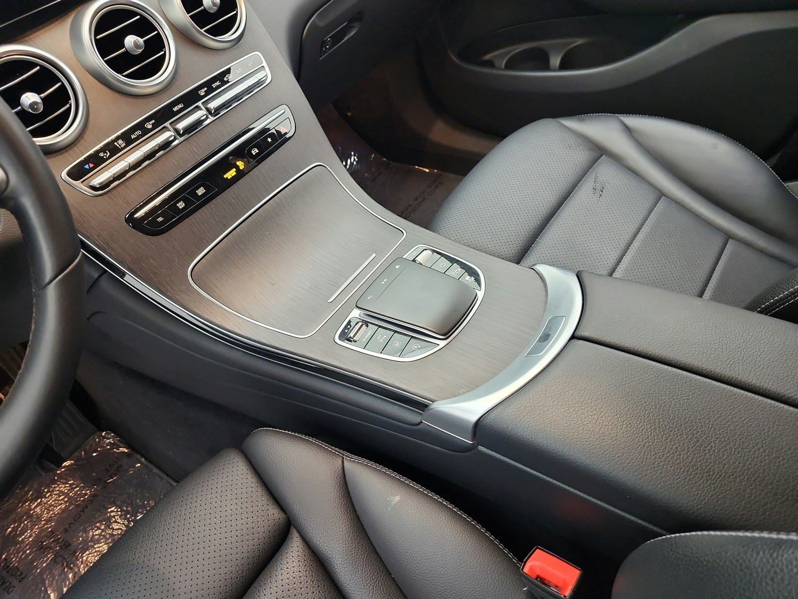 Used 2022 Black Mercedes-Benz GLC 300 SUV image 11