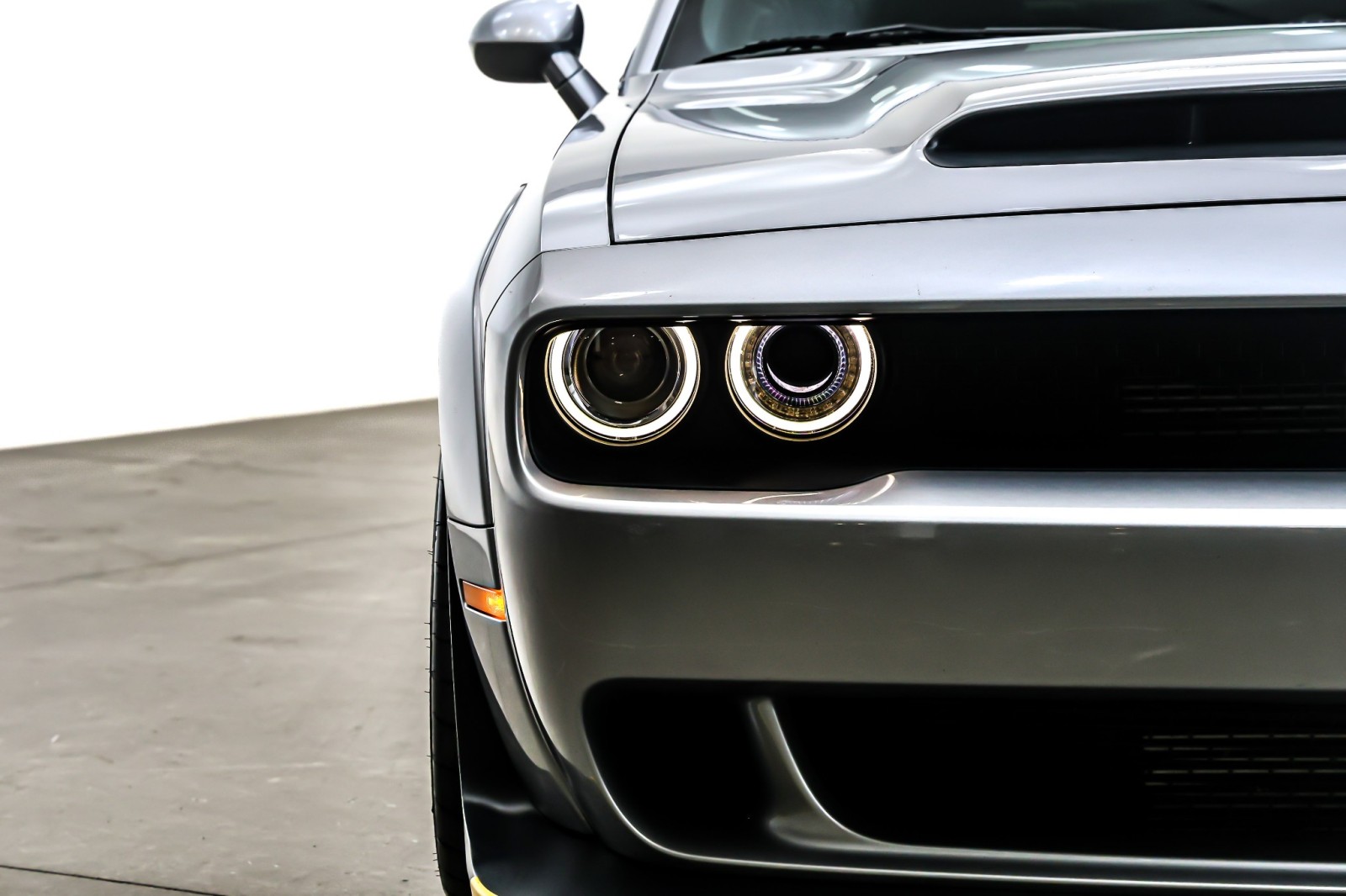 Used 2018 Billet Clearcoat Dodge SRT Demon RWD image 15