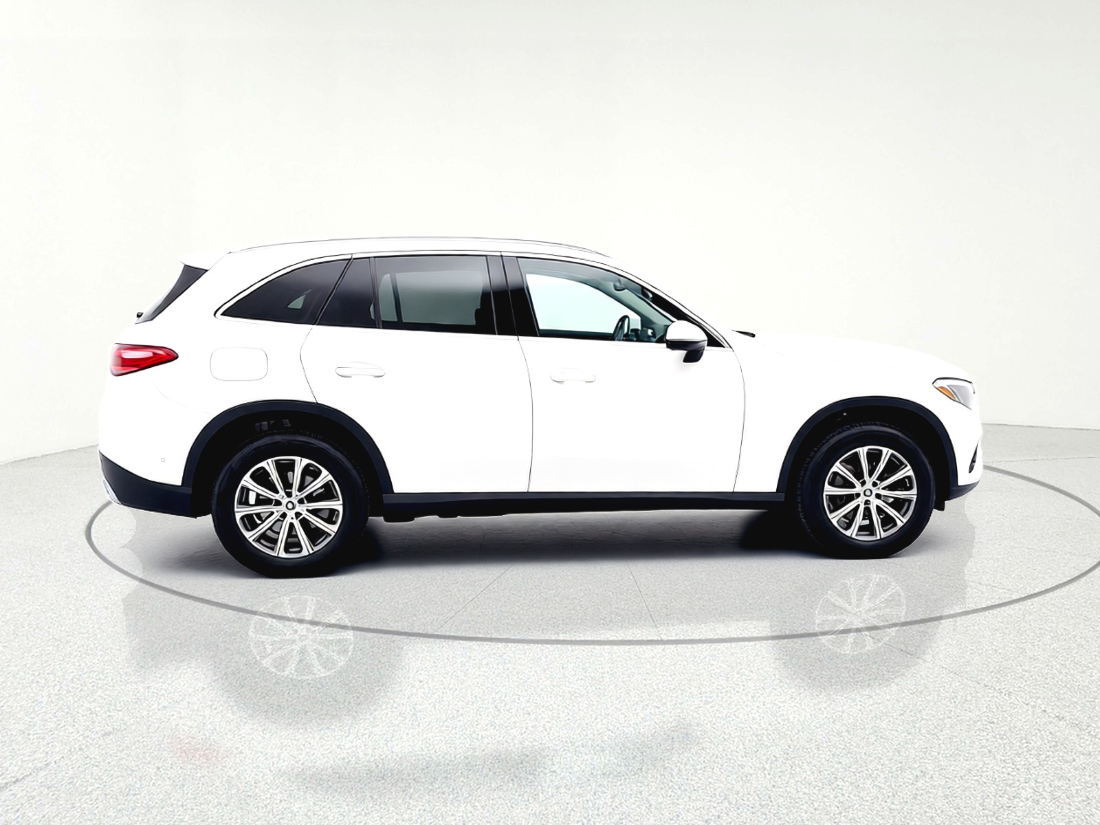 Used 2024 Polar White Mercedes-Benz GLC 300 SUV image 4