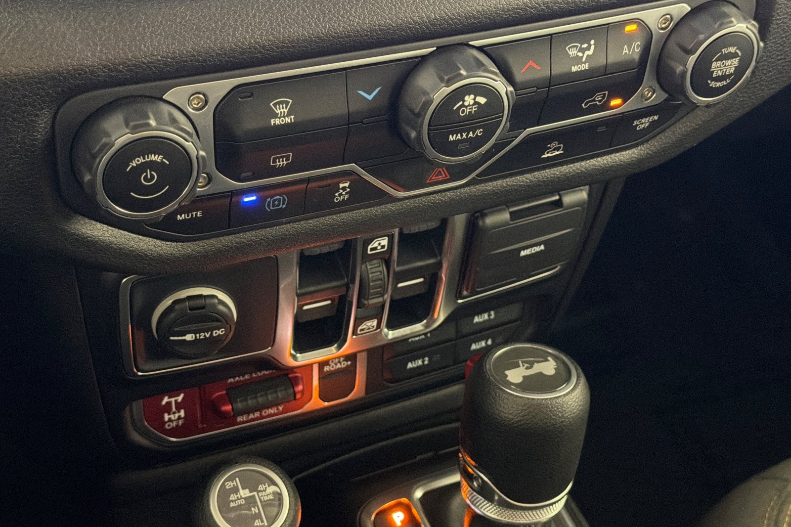 Used 2025 BLACK CLEAR COAT Jeep Sport S 4x4 image 19