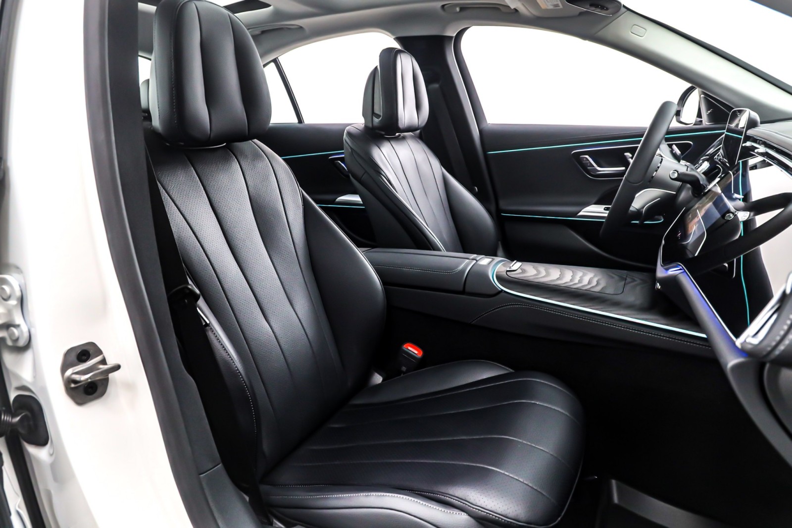 New 2025 Polar White Mercedes-Benz E 350 image 7