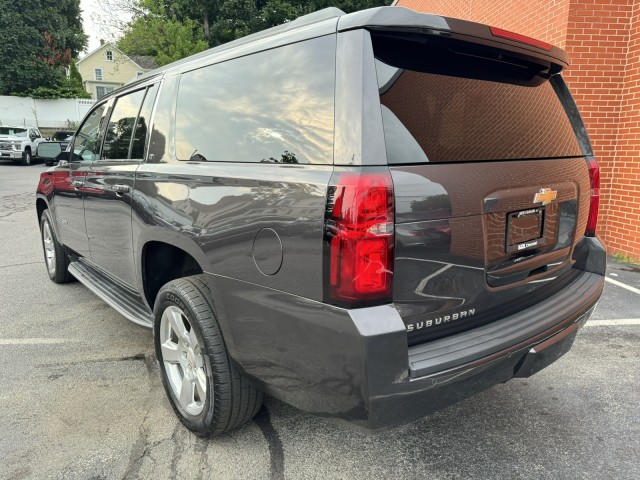 2018 Chevrolet Suburban LT LUX with Center Row Buckets 3