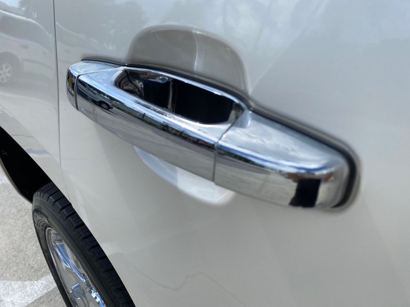 2010 Cadillac Escalade SUNROOF NAV Premium LOW MILES 66,933 in ,