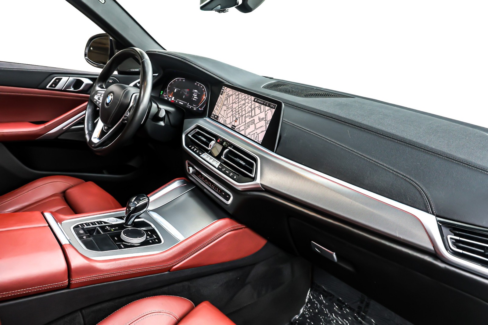 Used 2021 Mineral White Metallic BMW xDrive40i Sports Activity Coupe image 16