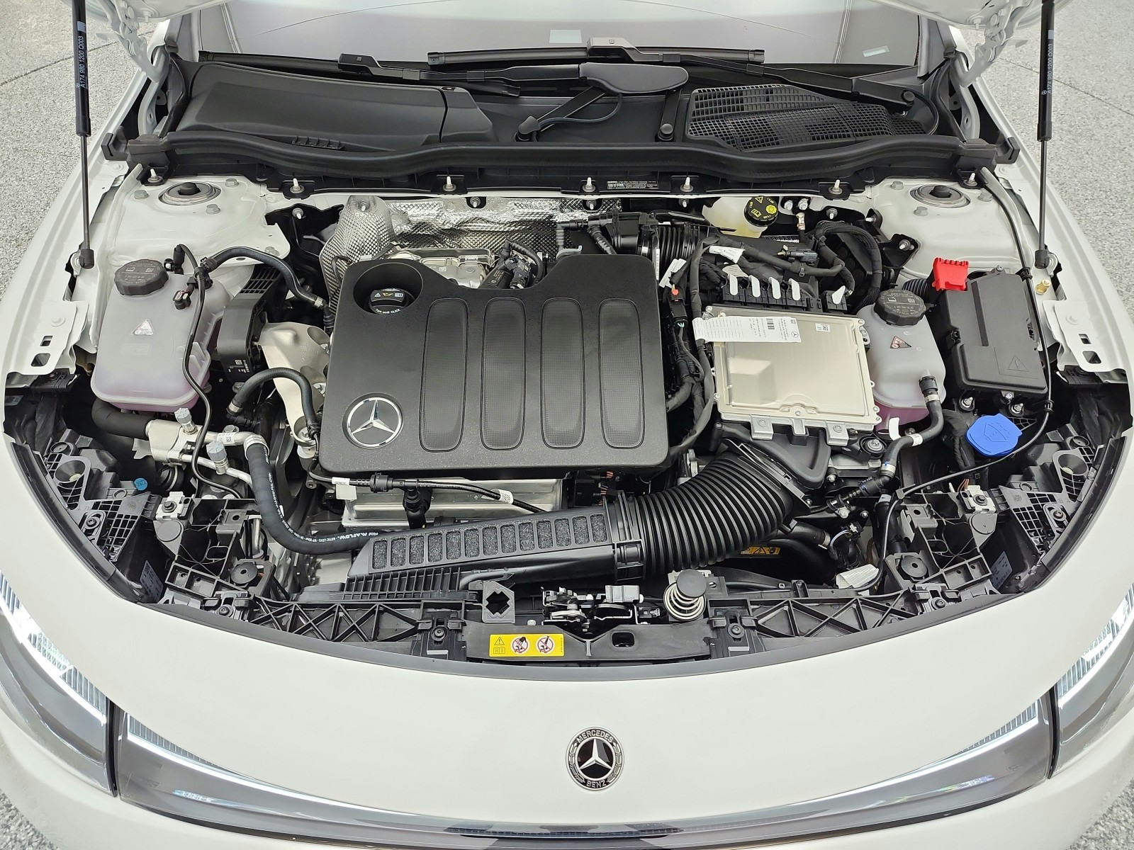 New 2027 Polar White Mercedes-Benz CLA 220 Hybrid FWD image 12