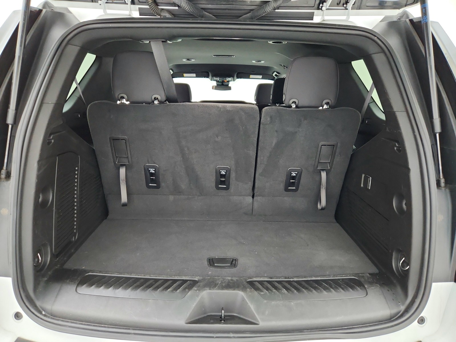 Used 2024 Summit White GMC SLE image 34