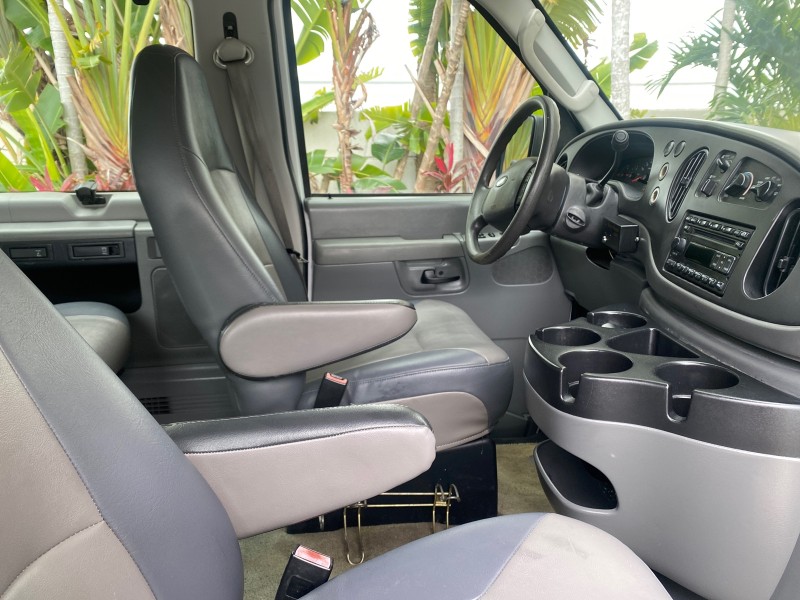 2008 Ford Econoline Wagon XLT 15 PASSENGERS E350 CLEAN in , 