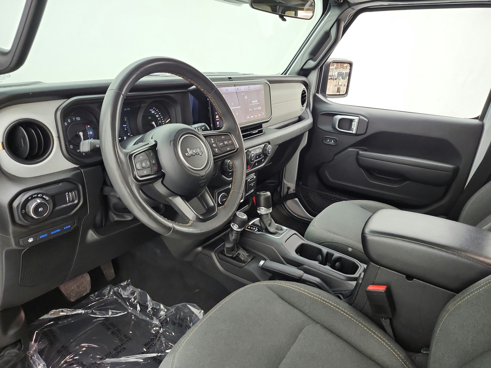 Used 2024 Silver Zynith Clearcoat Jeep Sport S image 12