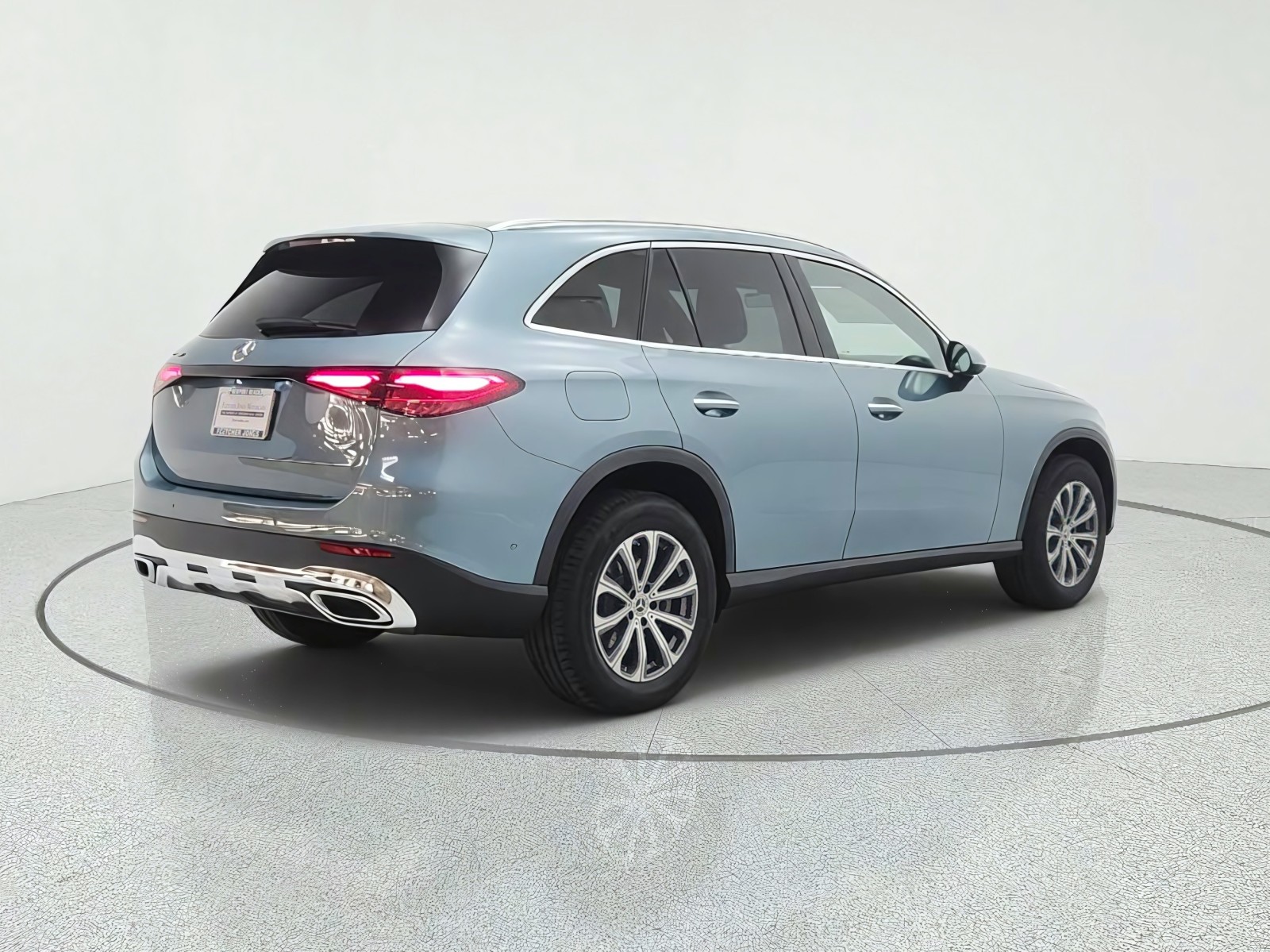 New 2027 Verde Silver Metallic Mercedes-Benz GLC 300 SUV image 5