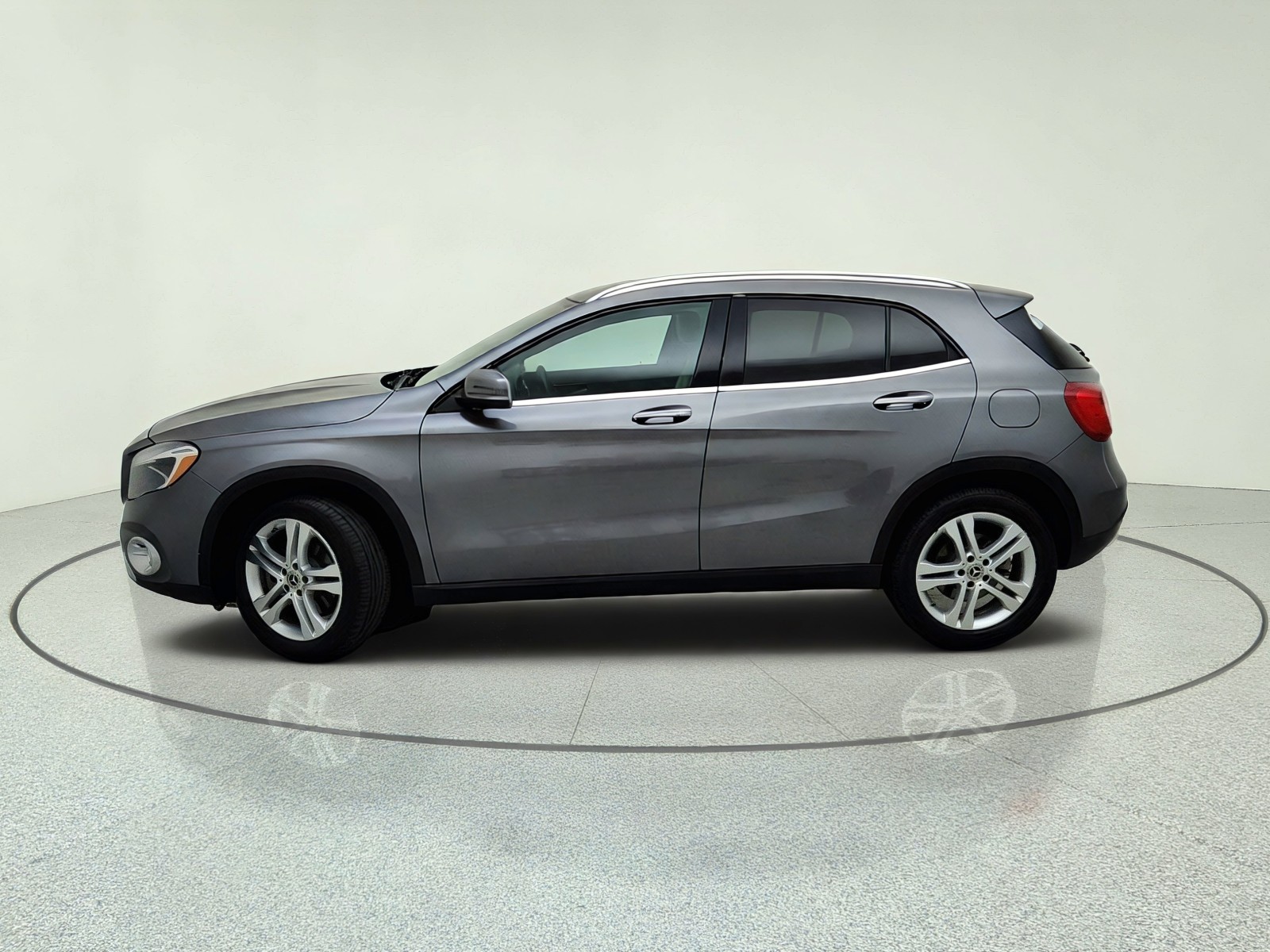 Used 2018 Mountain Grey Metallic Mercedes-Benz GLA 250 image 14