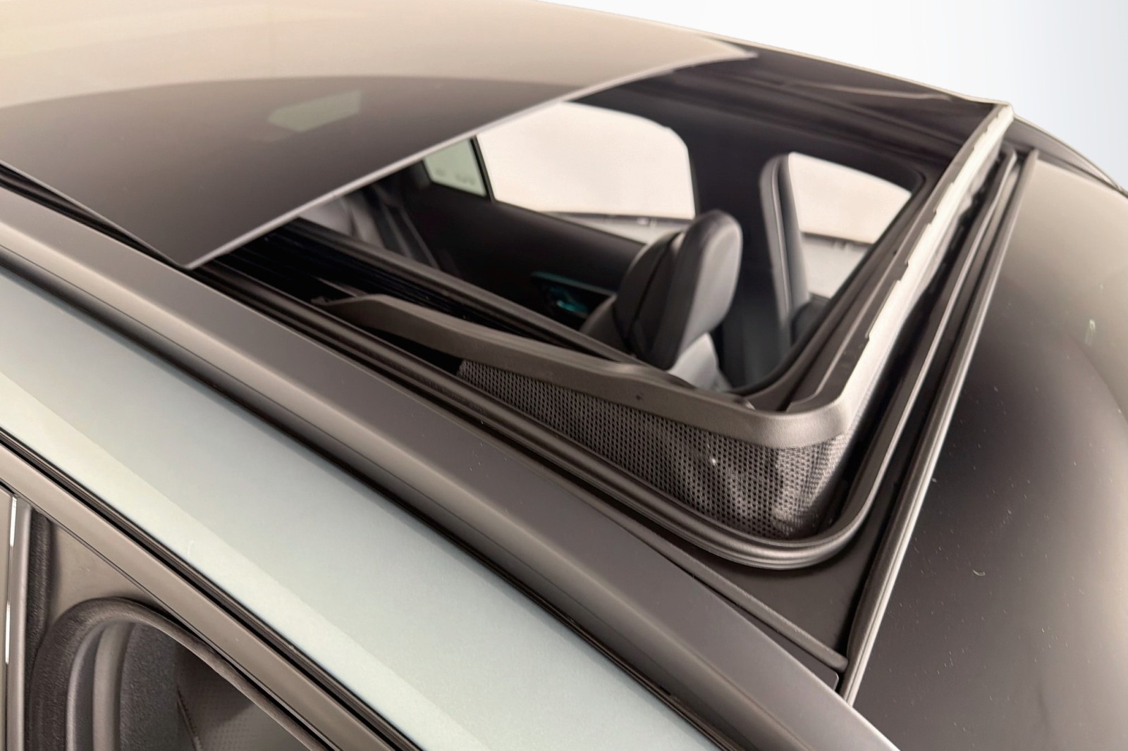 New 2027 Verde Silver Metallic Mercedes-Benz GLC 300 SUV image 21