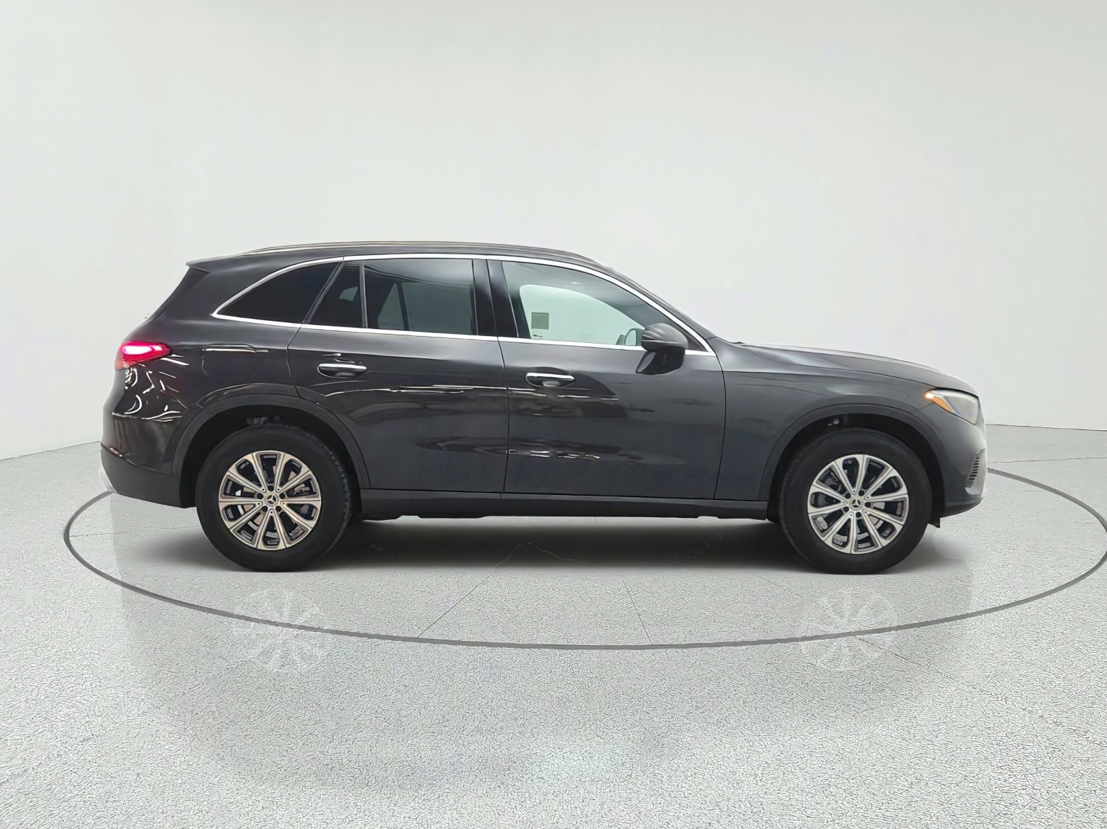 New 2027 Graphite Grey Metallic Mercedes-Benz GLC 300 SUV image 4