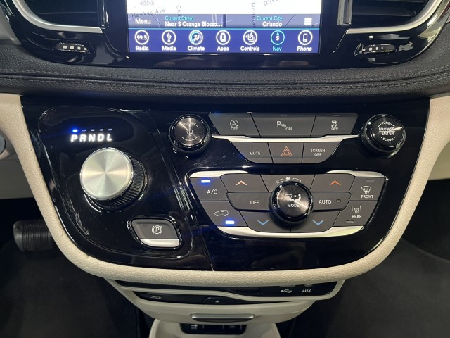 2018 Chrysler Pacifica Limited 37