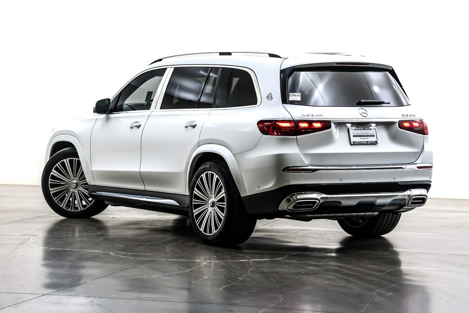 New 2026 MANUFAKTUR Moonlight White Metallic Mercedes-Benz Maybach GLS 600 image 12