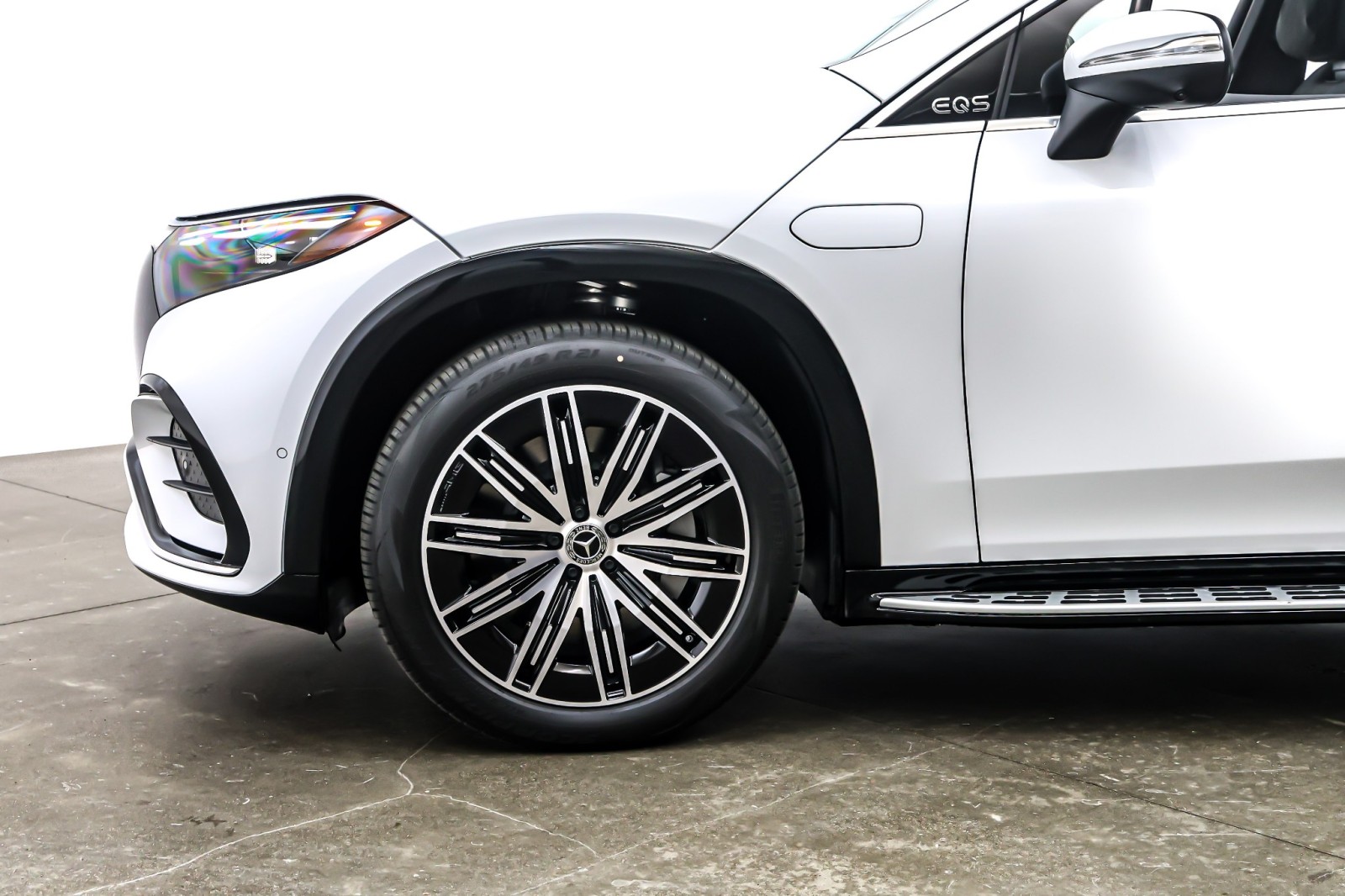 New 2026 MANUFAKTUR Moonlight White Metallic Mercedes-Benz EQS 550 image 10