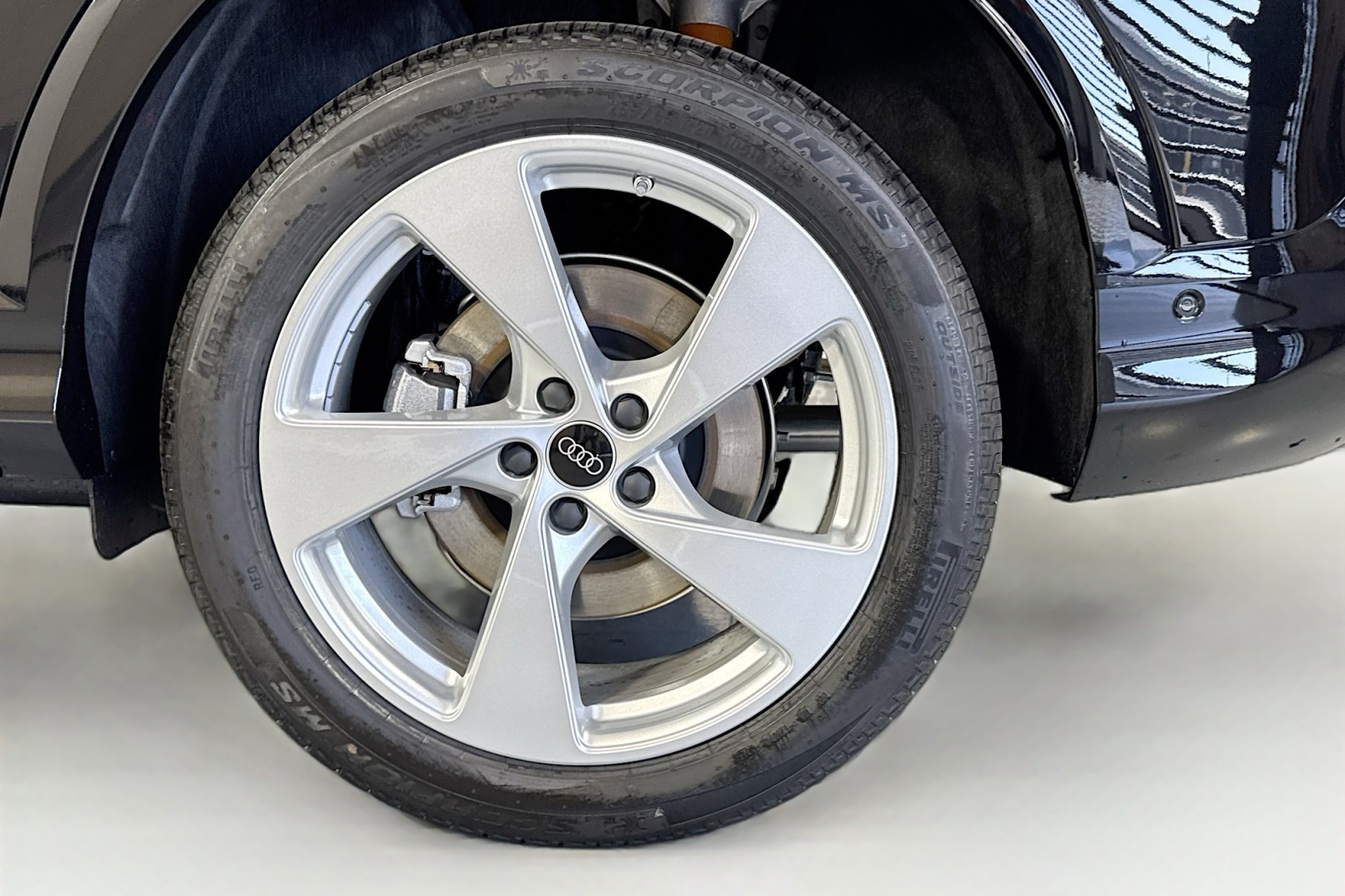 New 2025 Mythos Black Metallic Audi Premium Plus 2.0 TFSI quattro image 28