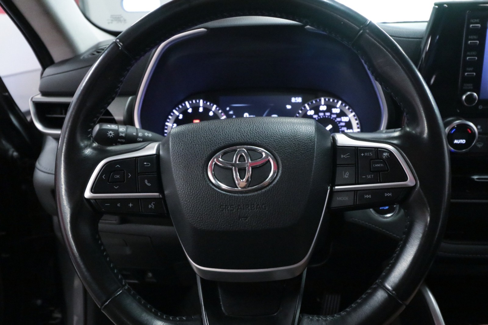 Used Car 2022 Toyota Highlander  Xle For Sale Under $35,000 In Austin, Texas