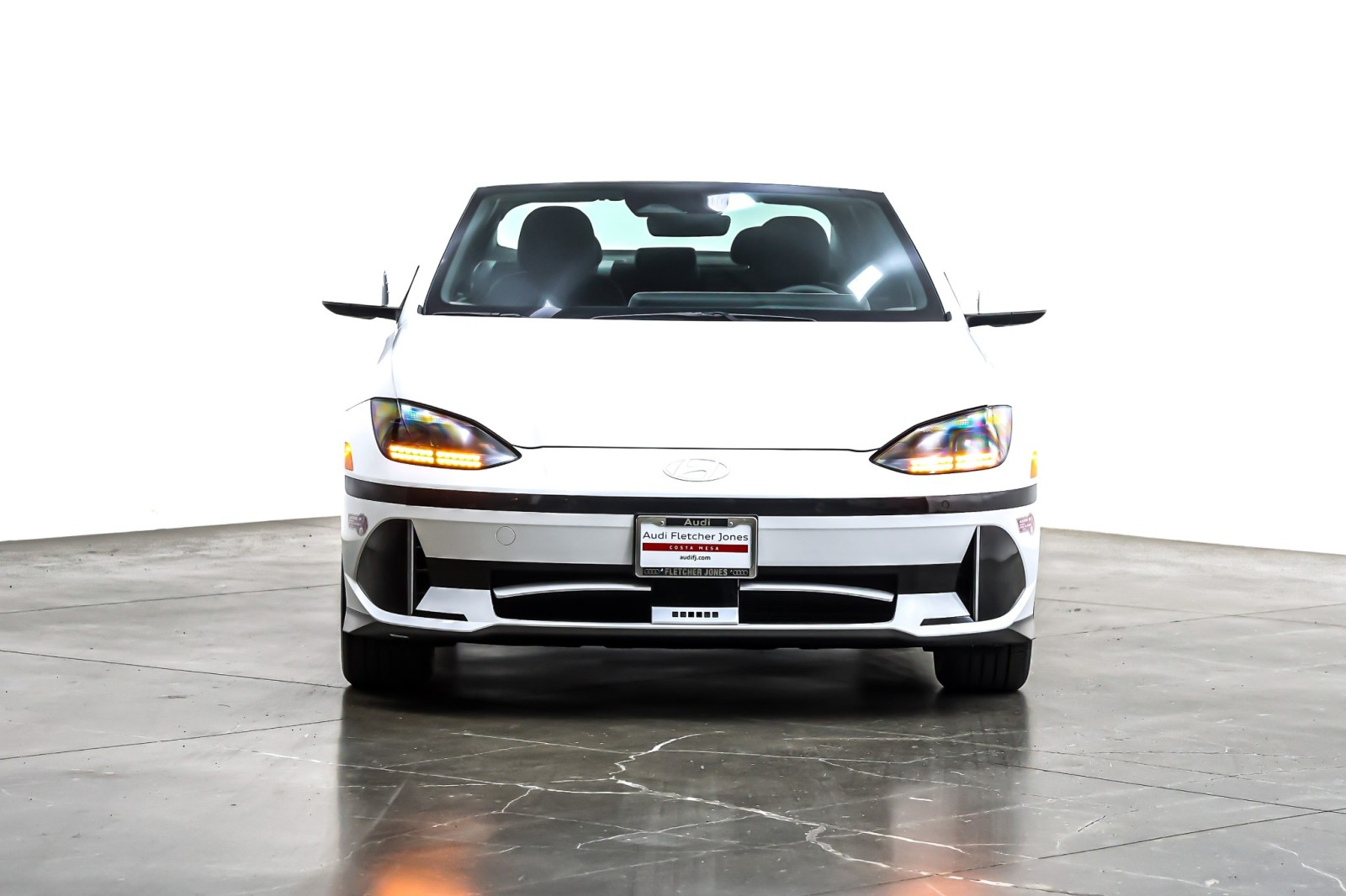 Used 2025 Serenity White Hyundai SE Standard Range RWD image 3