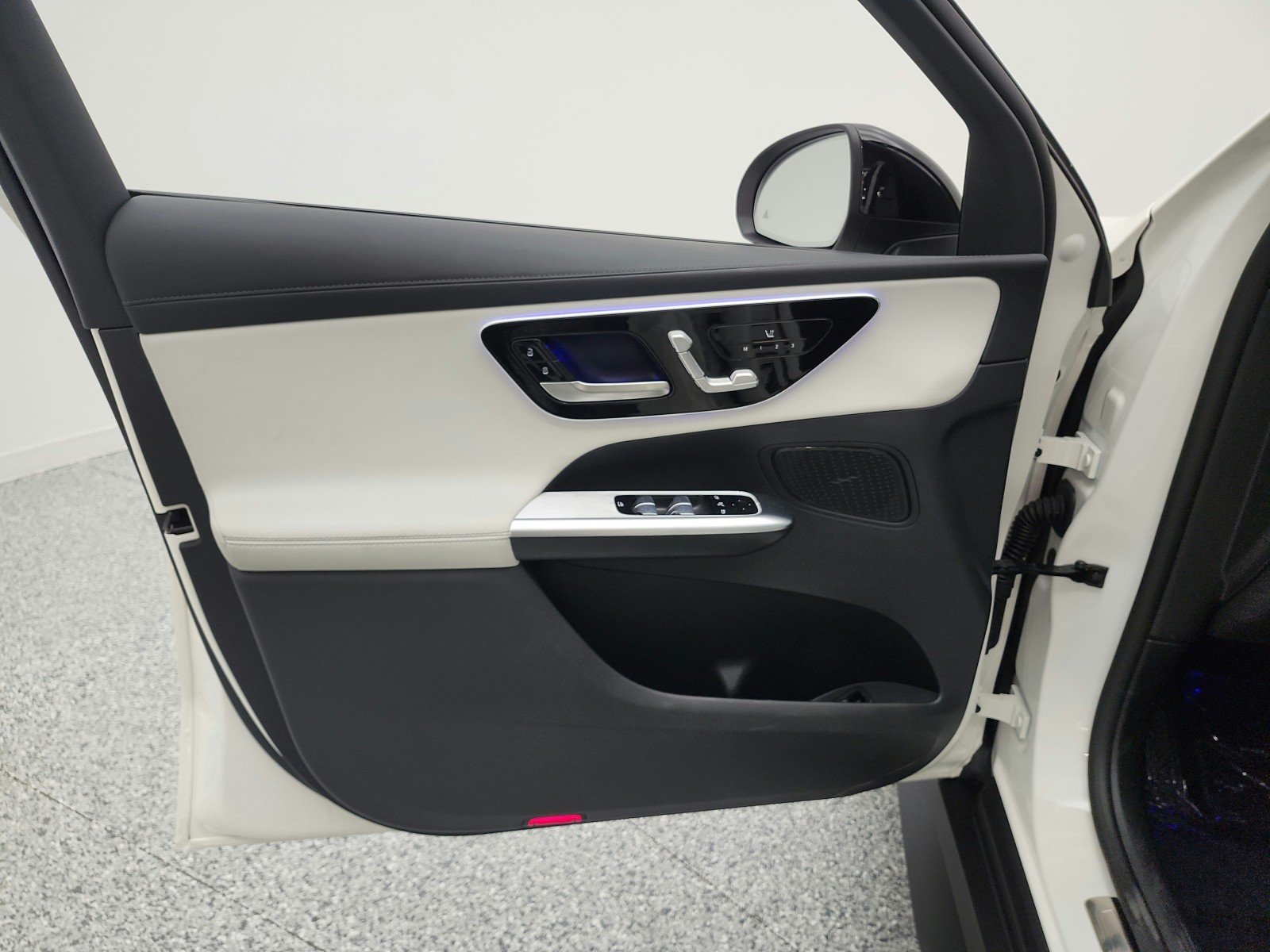 Certified Used 2023 MANUFAKTUR Diamond White Metallic Mercedes-Benz GLC 300 SUV image 14