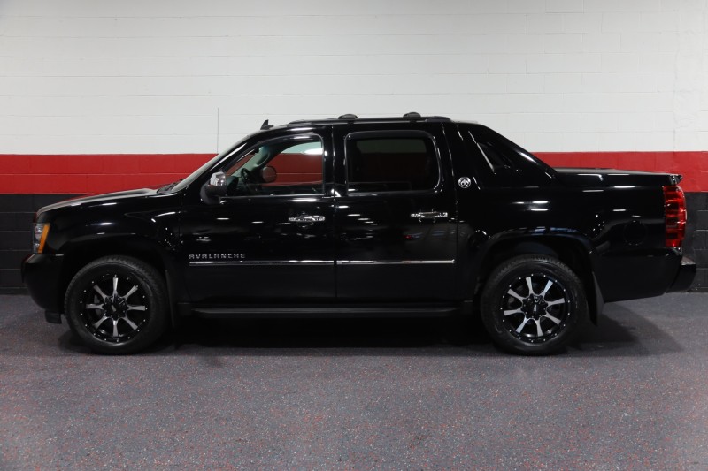 2013 Chevrolet Avalanche LTZ 4WD Black Diamond Edition 4dr Suv in , 