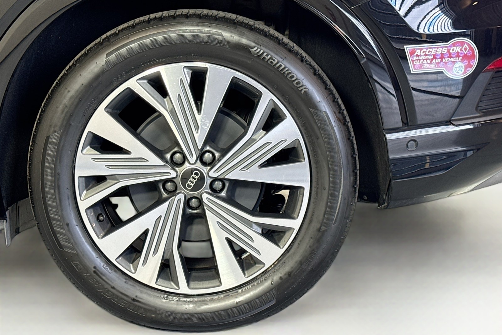 Used 2023 MYTHOS BLACK Audi Premium Plus image 29