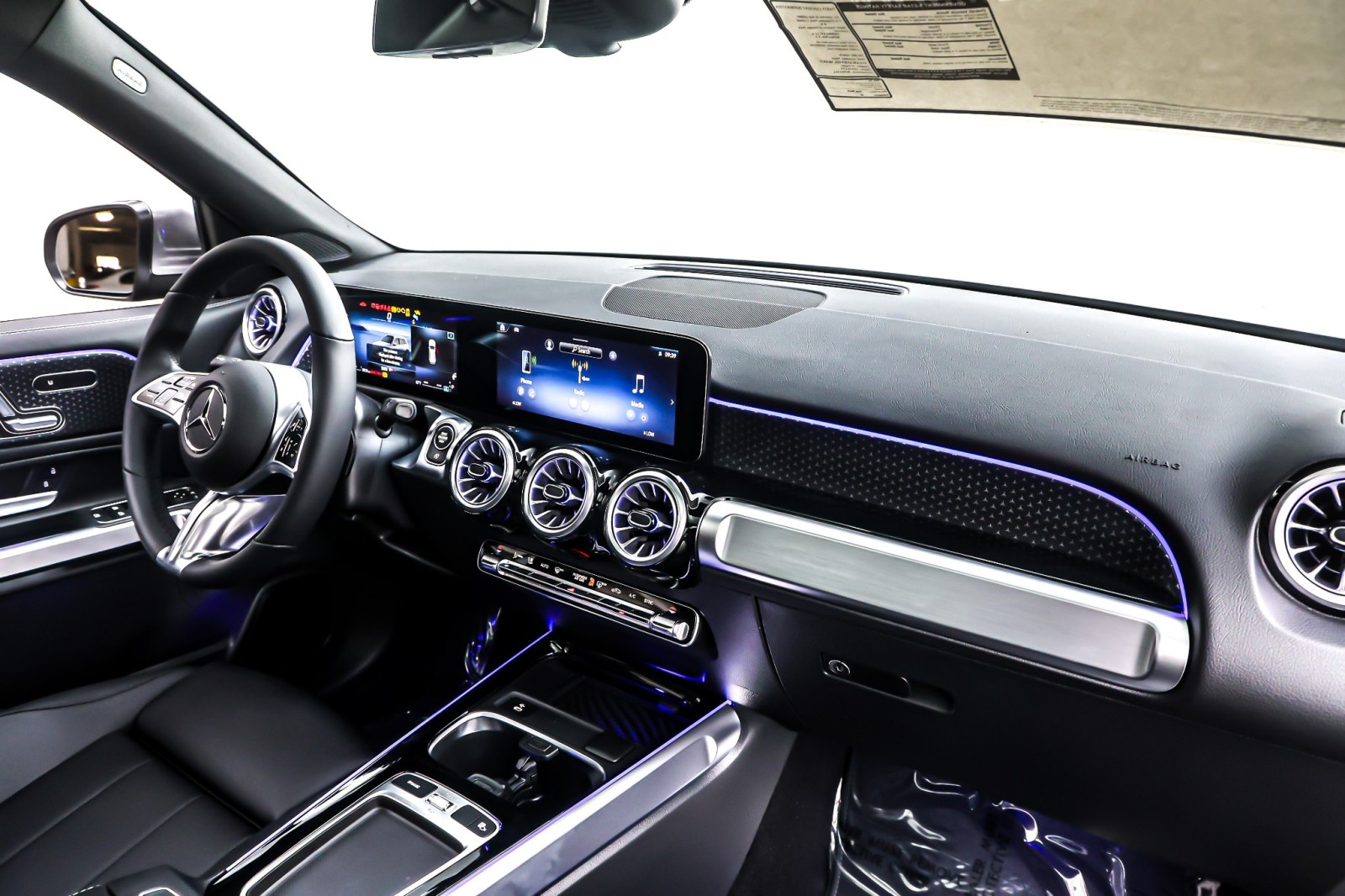 New 2026 Mountain Grey Metallic Mercedes-Benz GLB 250 image 5