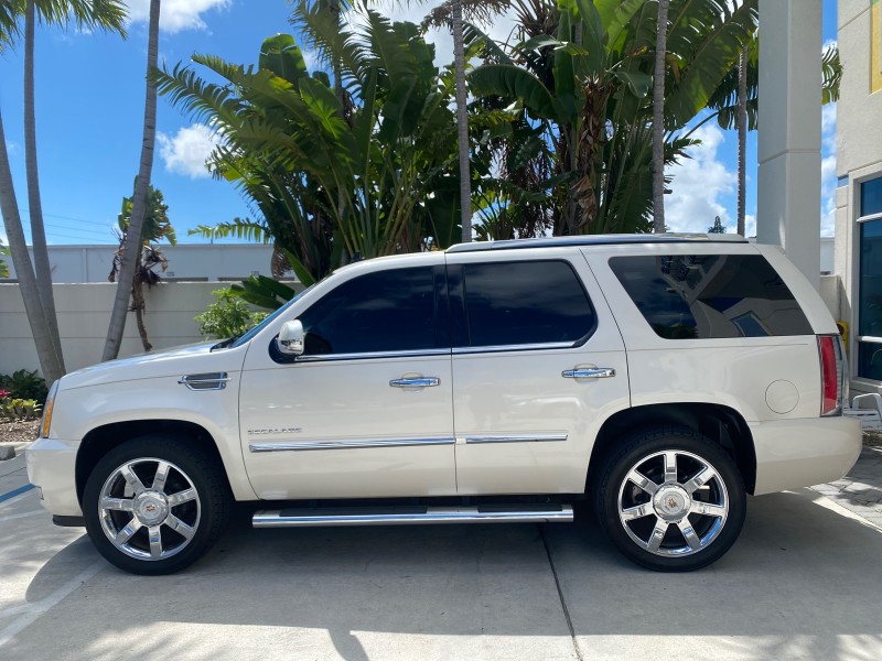 2013 Cadillac Escalade Luxury 1 OWNER LOW MILES 70,251 in ,