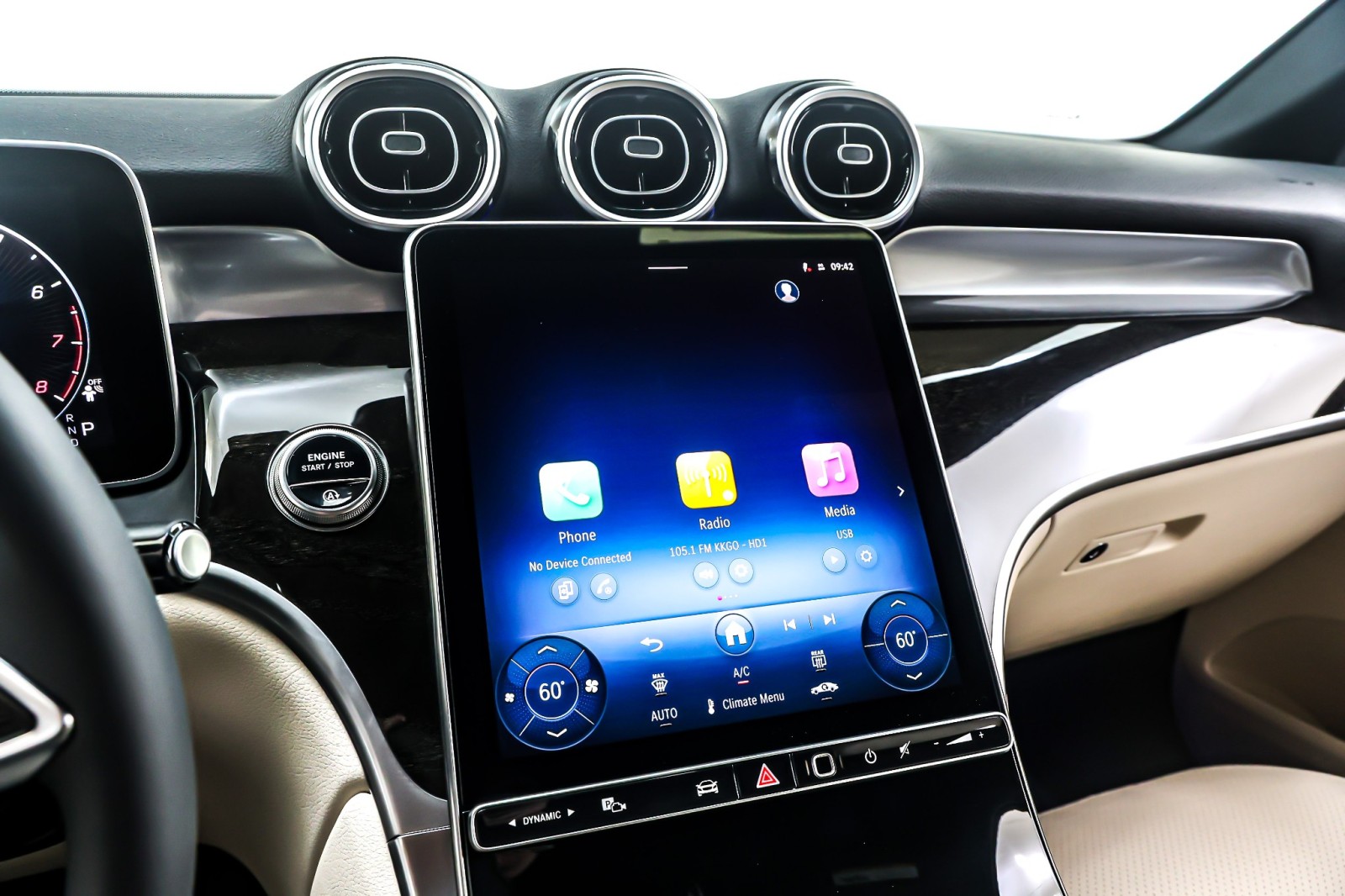 New 2026 Polar White Mercedes-Benz GLC 300 image 6