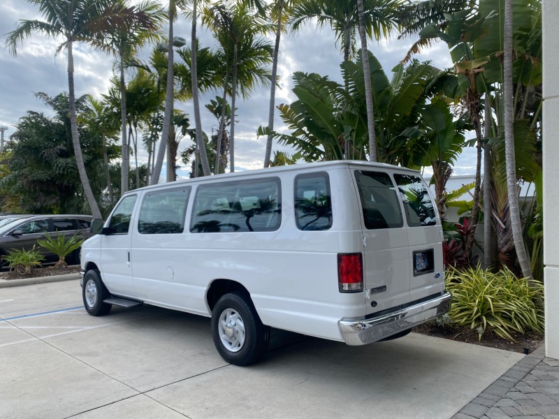 2008 Ford Econoline Wagon XLT 15 PASSENGERS E350 CLEAN in , 