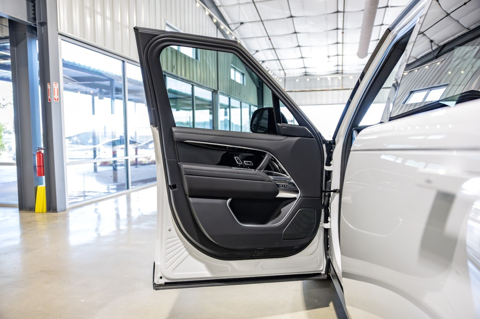 Used Car 2023 Land Rover Range Rover  Se - $140,310 Msrp - 23 Inch Wheels - Black Contrast Roof - One Owner For Sale Under $120,000 In Boerne, Texas