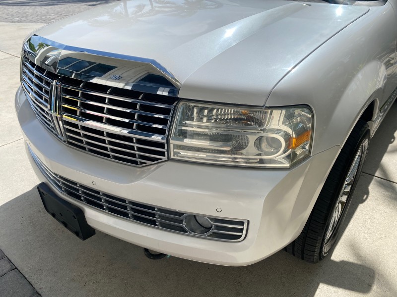2010 Lincoln Navigator 4WD SUNROOF LOW MILES 31,209 in , 