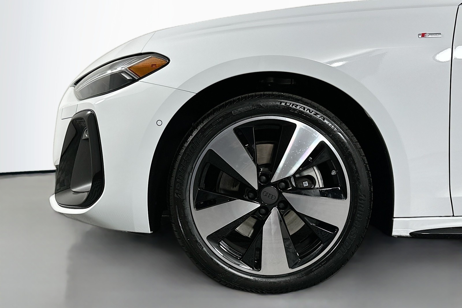 New 2026 Glacier White Metallic Audi Premium Plus image 11