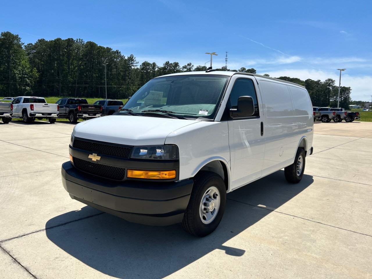 GAZ 2025 Chevrolet Express Cargo 2500 RWD Van Rear-Wheel Drive Automatic