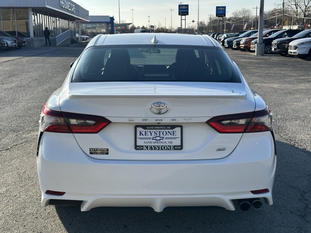 2022 Toyota Camry SE 4