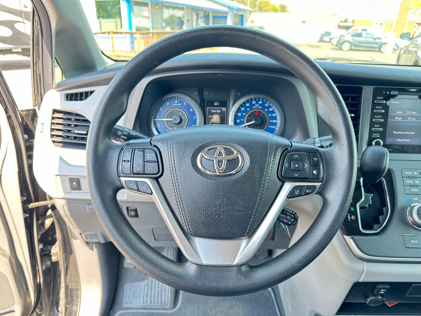 2020 Toyota Sienna LE 14