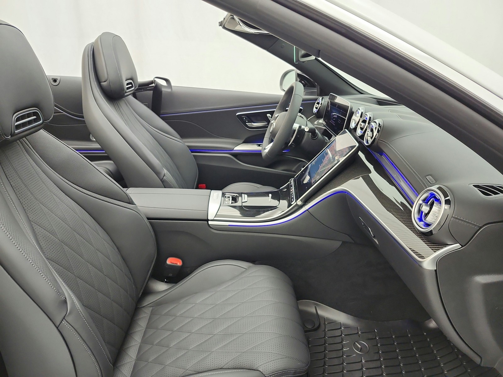 New 2026 MANUFAKTUR Moonlight White Metallic Mercedes-Benz AMG® CLE 53 image 15