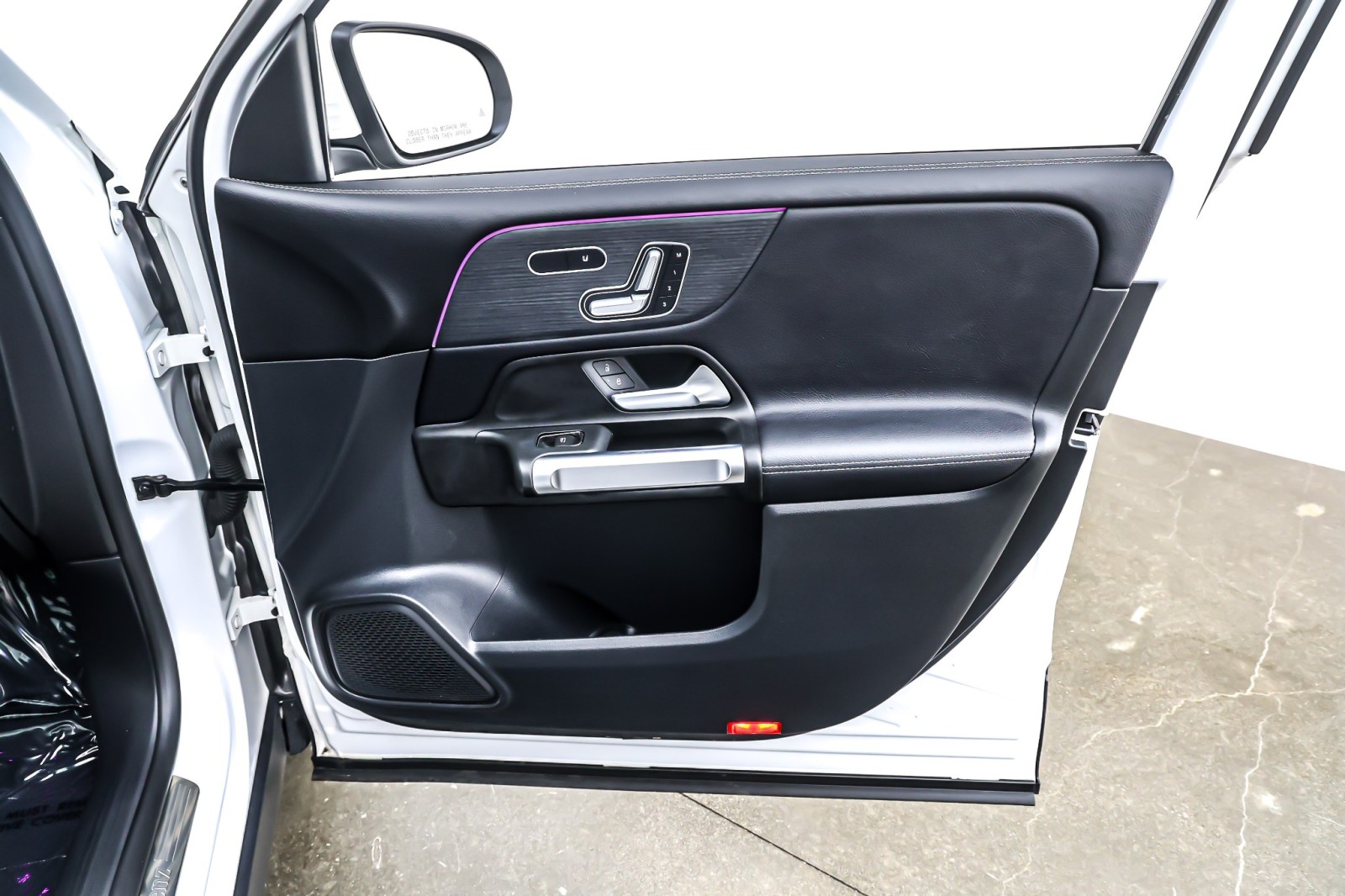 Used 2023 Polar White Mercedes-Benz GLB 250 SUV image 25