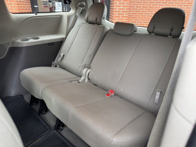 2020 Toyota Sienna XLE Premium 27