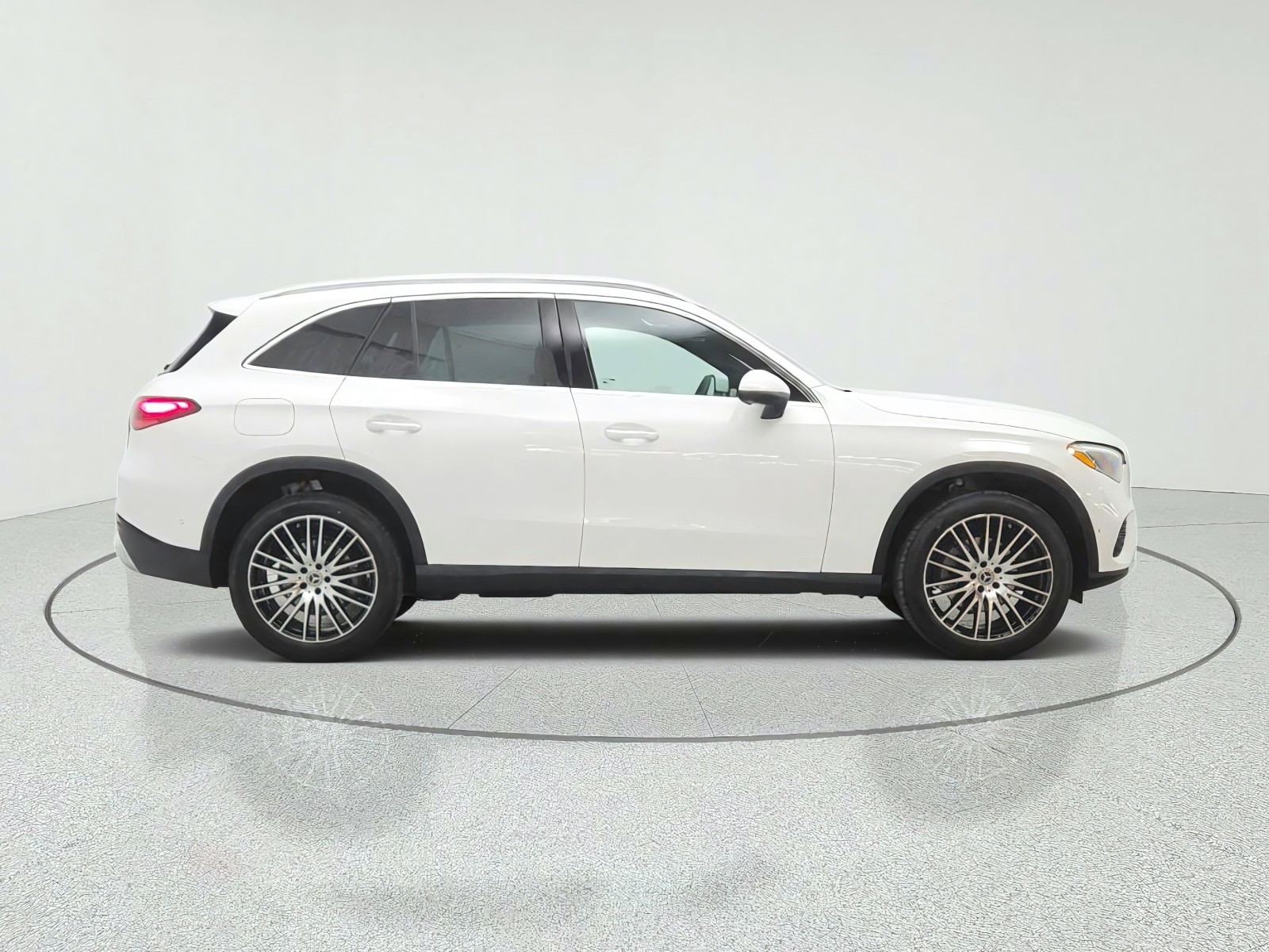 New 2027 Polar White Mercedes-Benz GLC 300 SUV image 4