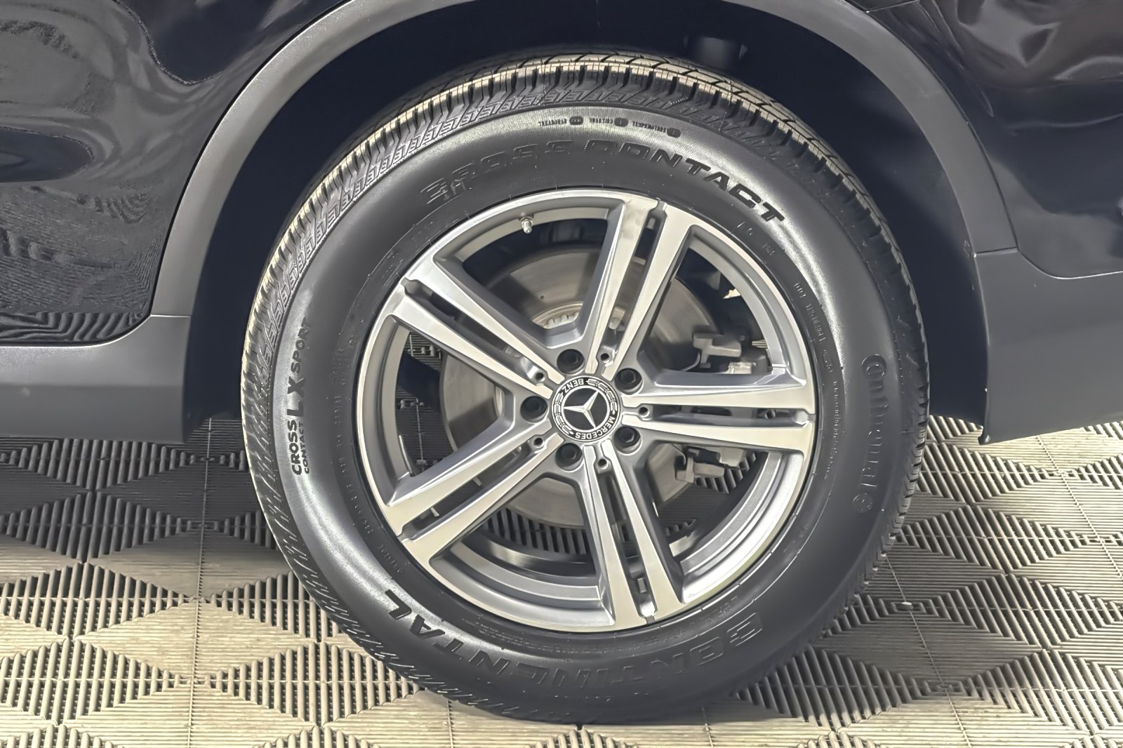 Used 2022 Black Mercedes-Benz GLC 300 SUV image 25