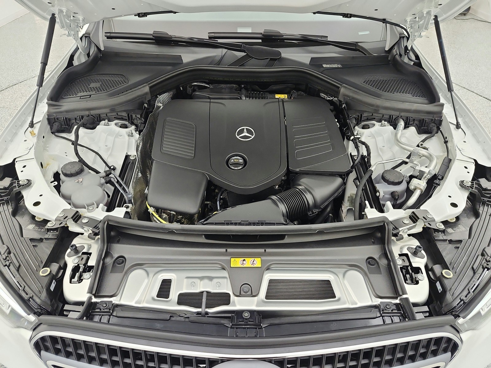 New 2027 Polar White Mercedes-Benz GLC 300 SUV image 12
