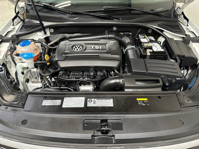 2017 Volkswagen Passat 1.8T SEL Premium in , 