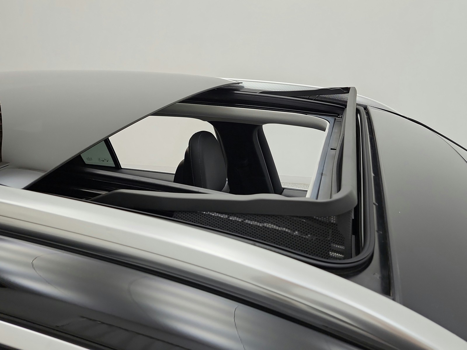 Used 2024 Black Mercedes-Benz GLC 300 SUV image 19