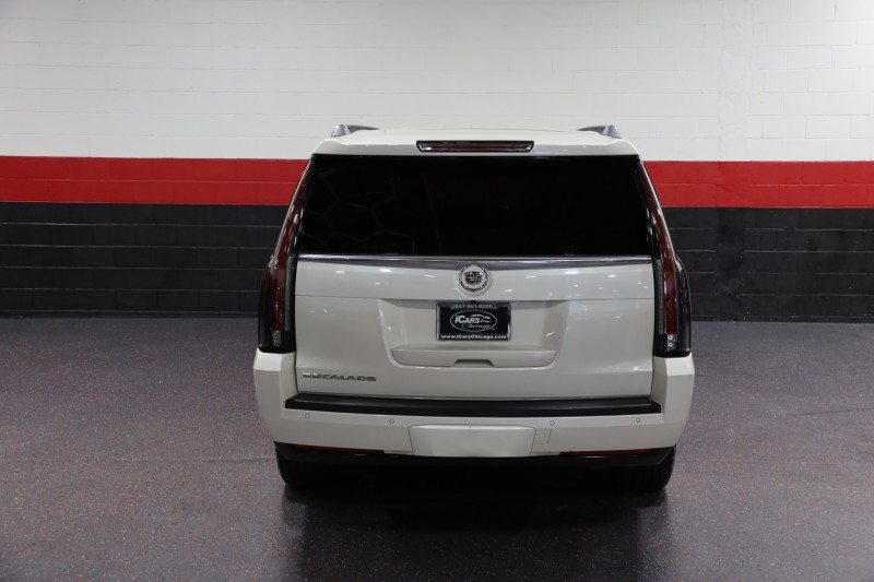 2015 Cadillac Escalade ESV Luxury 4WD 4dr SUV in , 